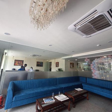 Rr Galaxy Hotel Gurgaon Exterior photo