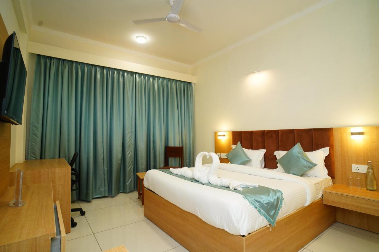 Rr Galaxy Hotel Gurgaon Exterior photo