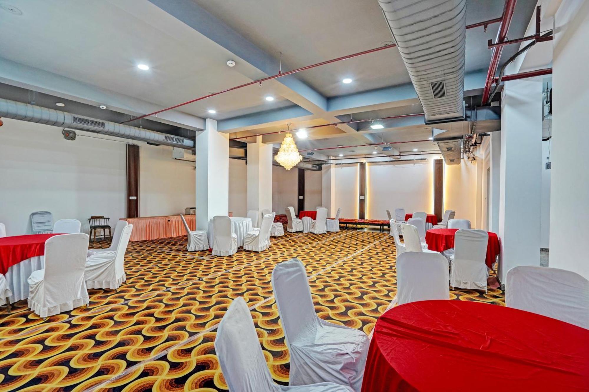 Rr Galaxy Hotel Gurgaon Exterior photo
