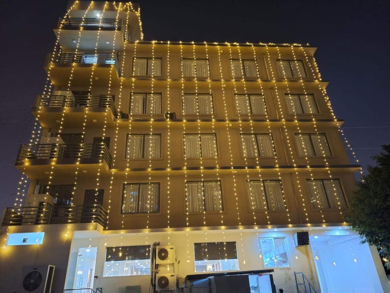 Rr Galaxy Hotel Gurgaon Exterior photo