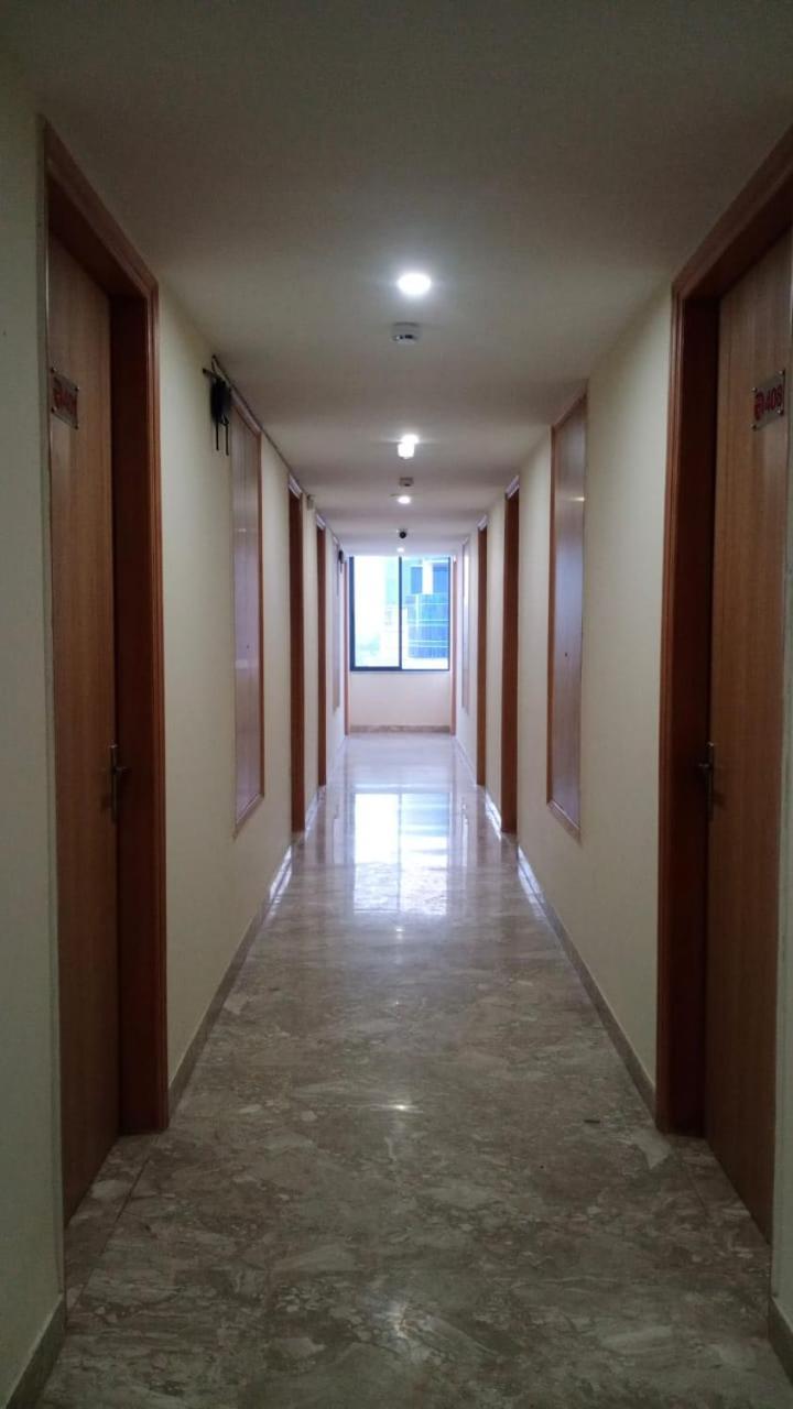 Rr Galaxy Hotel Gurgaon Exterior photo