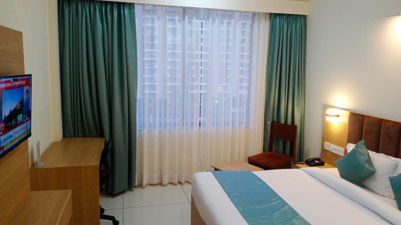 Rr Galaxy Hotel Gurgaon Exterior photo