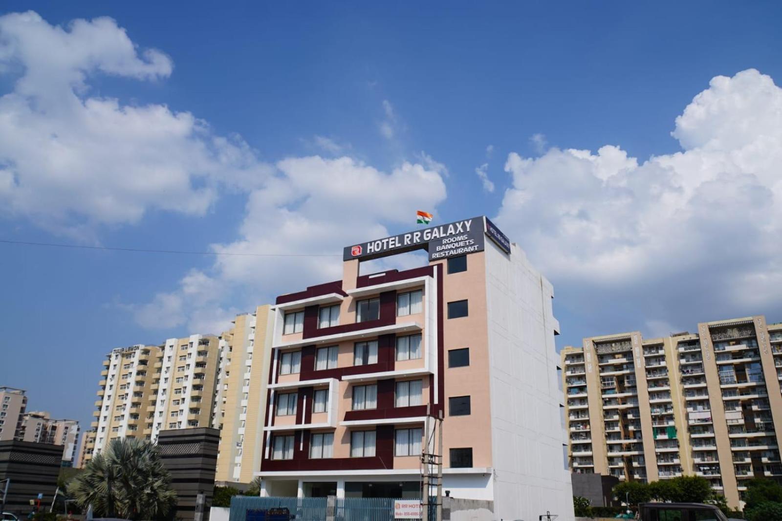 Rr Galaxy Hotel Gurgaon Exterior photo