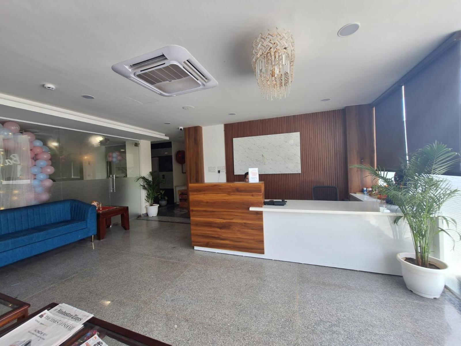 Rr Galaxy Hotel Gurgaon Exterior photo