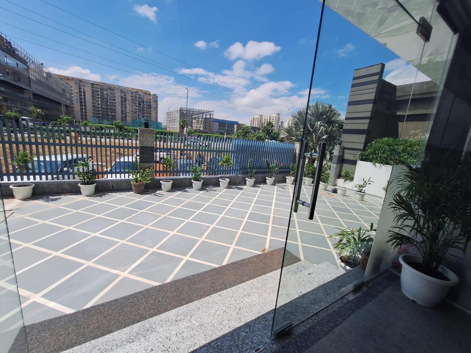 Rr Galaxy Hotel Gurgaon Exterior photo